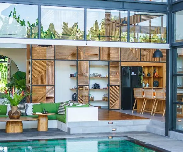 Mango Bliss - Amazing 4-bdr In Berawa ! Perfect Location ! Чангу