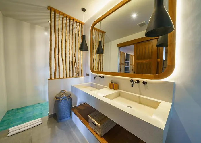 Mango Bliss - Amazing 4-bdr In Berawa ! Perfect Location !