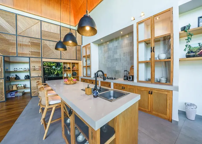 Mango Bliss - Amazing 4-bdr In Berawa ! Perfect Location !