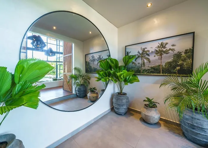 Mango Bliss - Amazing 4-bdr In Berawa ! Perfect Location ! Чангу