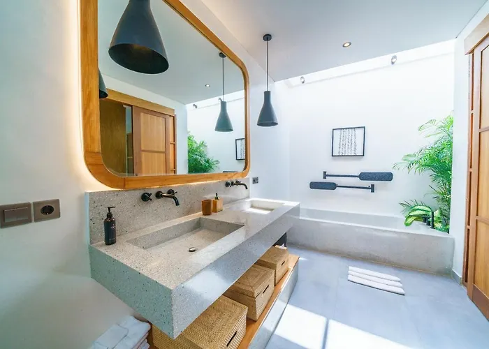Вилла Mango Bliss - Amazing 4-bdr In Berawa ! Perfect Location !