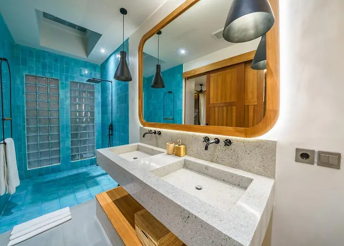 Mango Bliss - Amazing 4-bdr In Berawa ! Perfect Location ! *