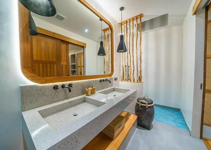 Mango Bliss - Amazing 4-bdr In Berawa ! Perfect Location ! * Чангу