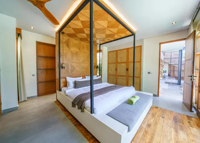 Вилла Mango Bliss - Amazing 4-bdr In Berawa ! Perfect Location ! Чангу